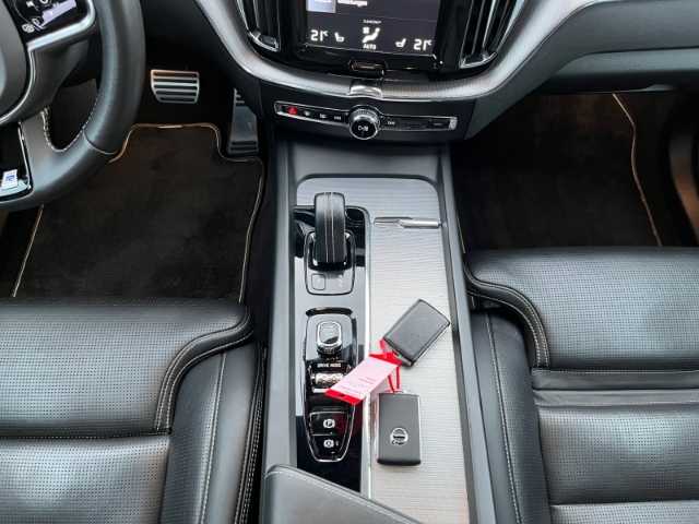 Volvo  R Design Plug-In Hybrid AWD T8 Twin Engine EU6d-T Sitzheizung AHK el. Sitze ISS